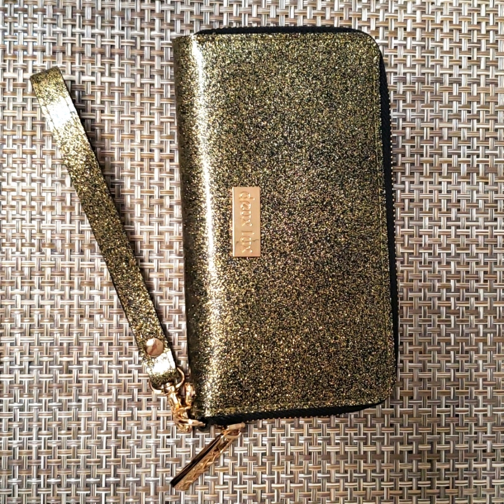 Deux Lux wristlet